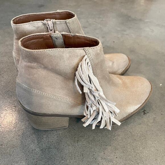 Mossimo Suede leather fringe taupe ankle boots low heel womens size 7.5 - Picture 3 of 11